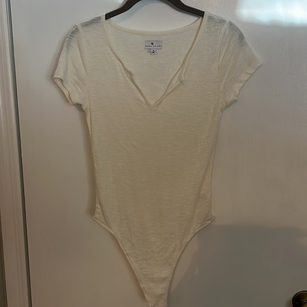 True Craft Off White V-Neck Body Suit